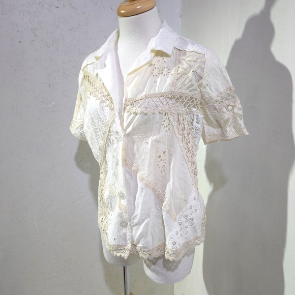 Kimchi Blue | Elegant Cream Lace Patchwork Women's Button Up Top - Picture 2 of 10